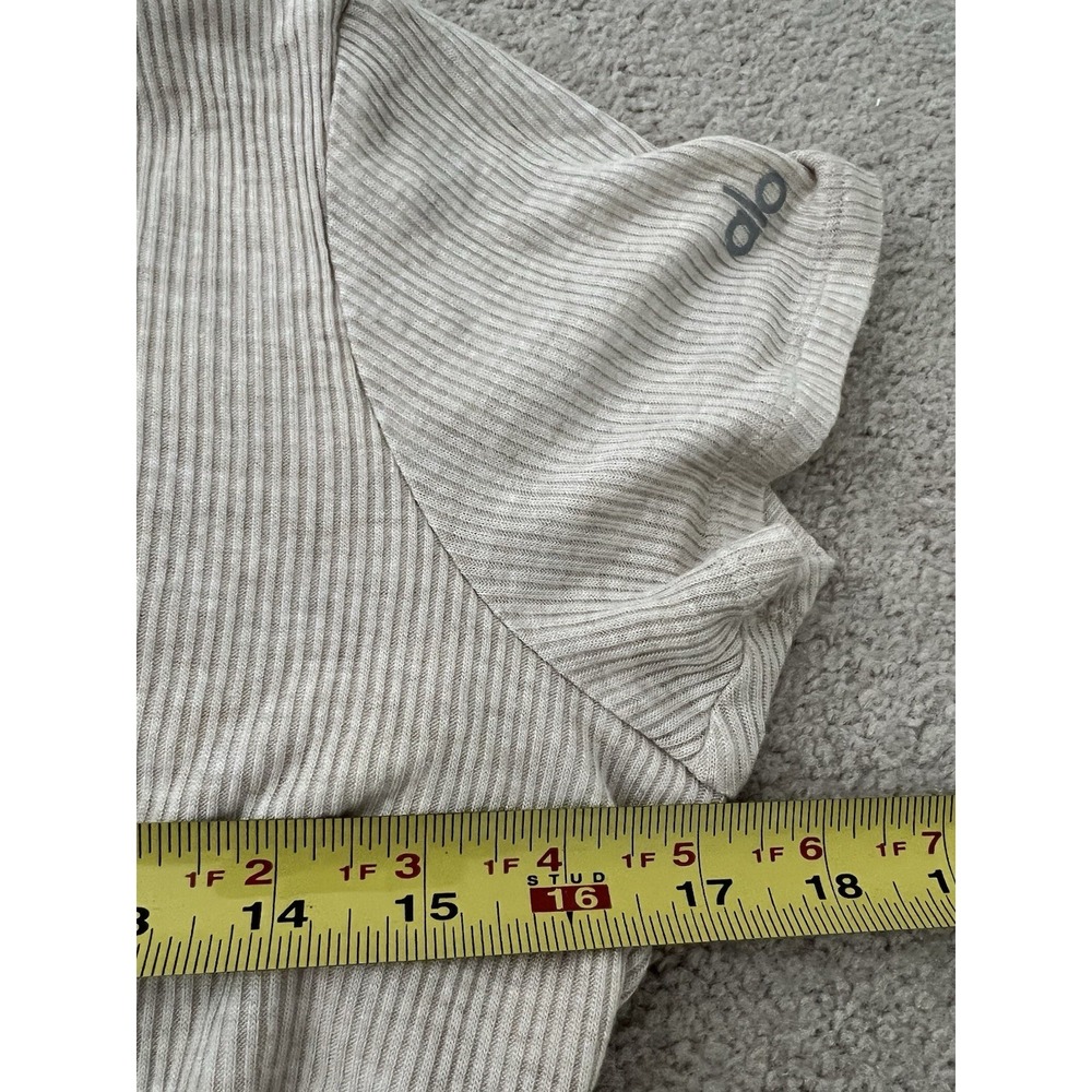 NWT Alo Yoga Ribbed Manifest Short Sleeve Top Oatmeal Backless Crop Size M? - Picture 6 of 7